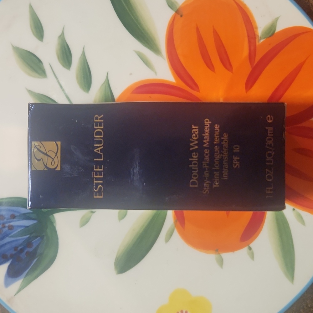 BNIB Estee Lauder Double Wear Foundation 4N2 Spiced Sand